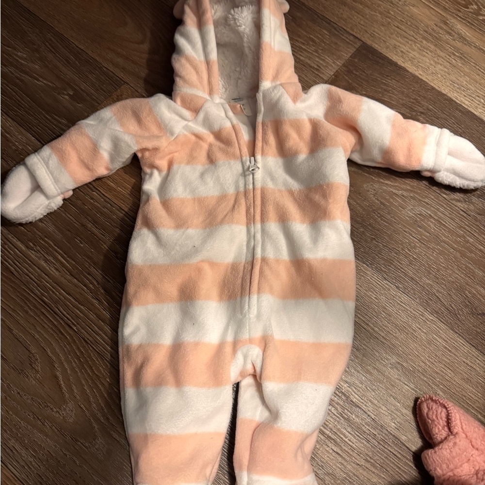 ☀️Old Navy Peach and White Striped Kids Footie☀️